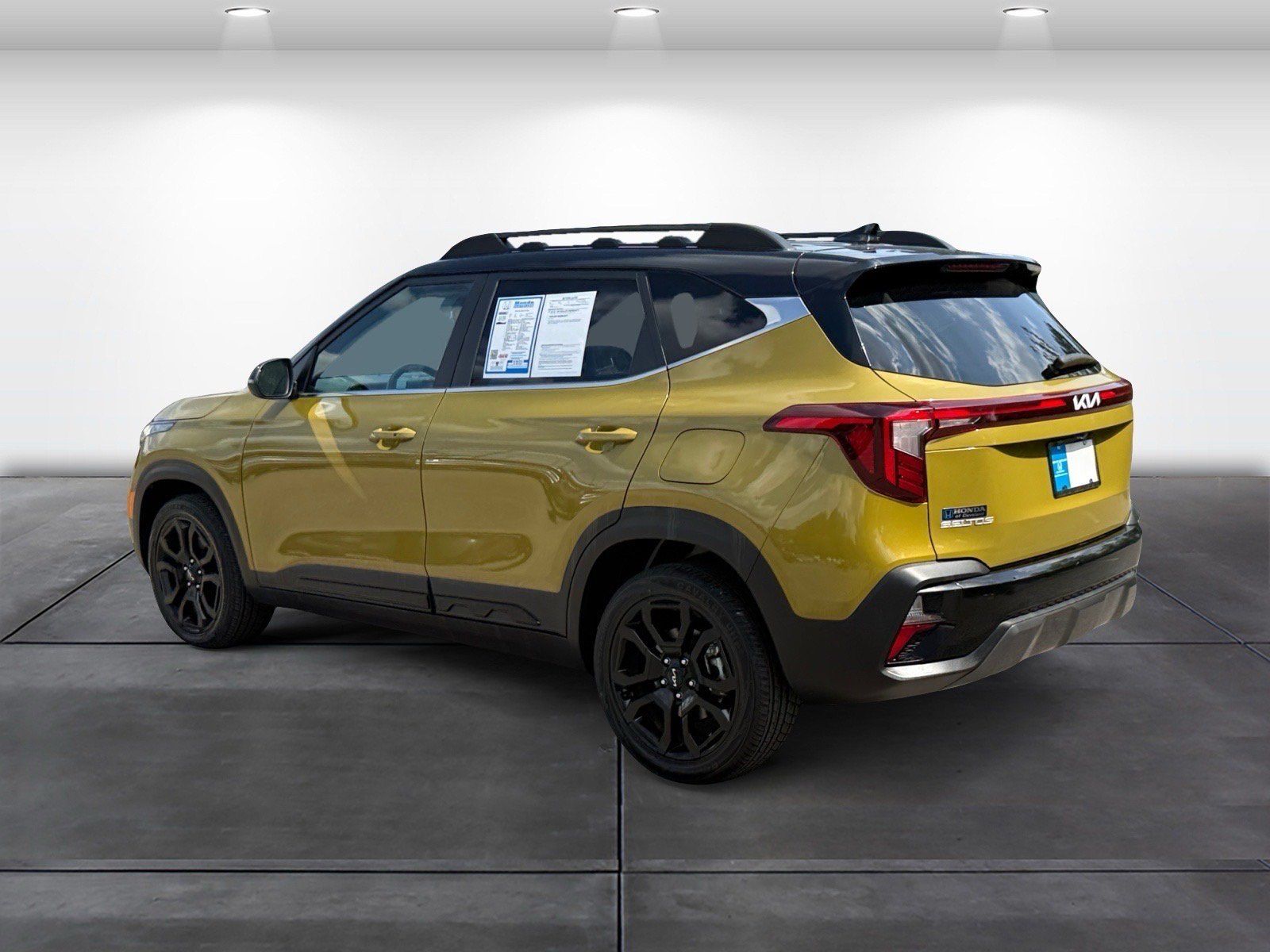 Used 2024 Kia Seltos X-Line AWD/4WD image 3