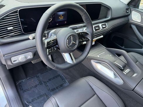 Used 2026 Mercedes-Benz GLS 450 4MATIC image 4