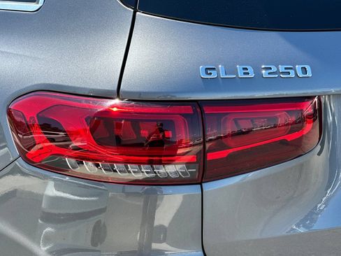 Used 2022 Mercedes-Benz GLB 250 4MATIC image 27