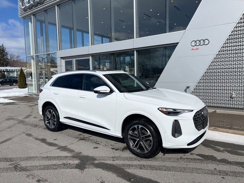 Used 2025 Audi Q5 Premium w/ Convenience Package image 10