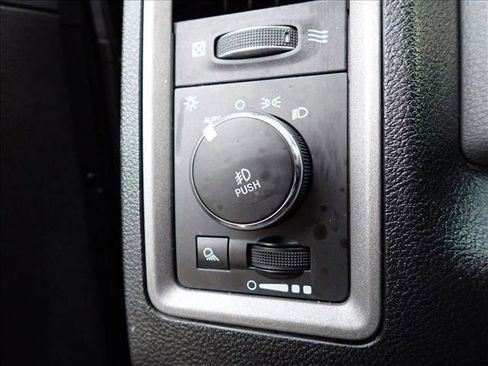 Used 2017 RAM 1500 Express image 12