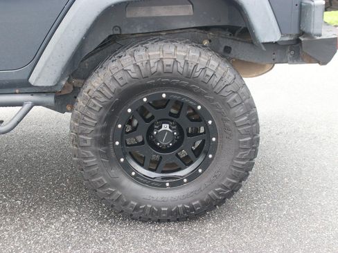 Used 2016 Jeep Wrangler Unlimited Rubicon w/ Connectivity Group AWD/4WD image 37