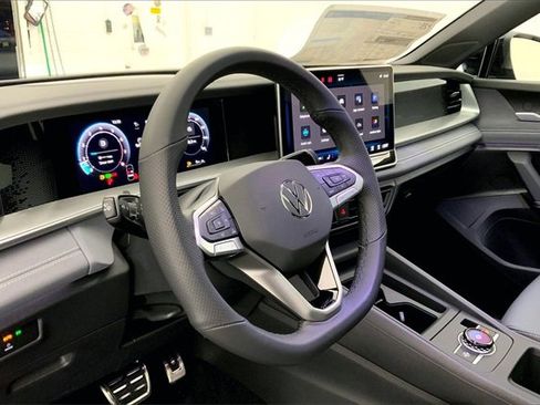 New 2026 Volkswagen Tiguan SE R-Line image 7