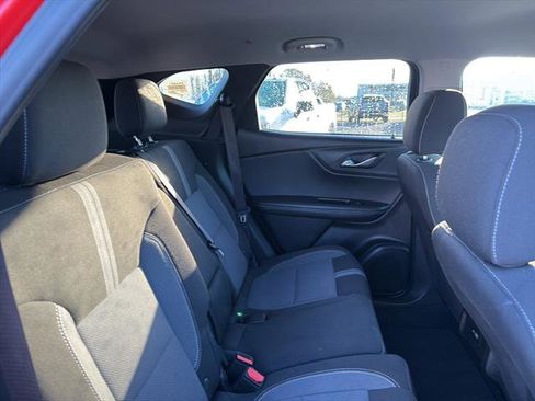 Used 2025 Chevrolet Blazer LT FWD image 8