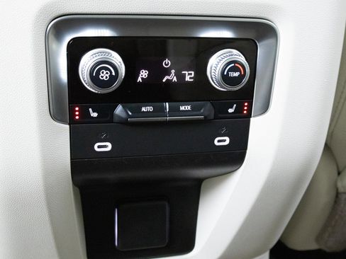 Used 2022 GMC Yukon Denali image 30