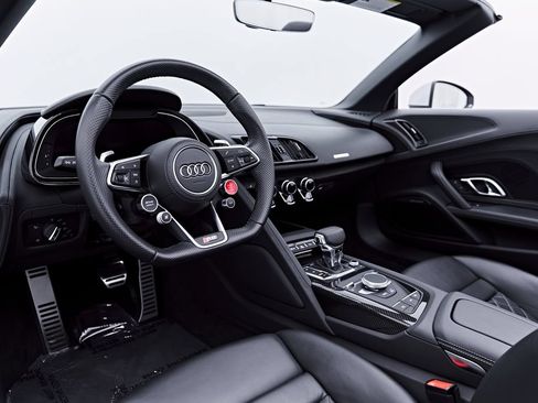 Used 2022 Audi R8 V10 w/ Carbon Exterior Package RWD image 2