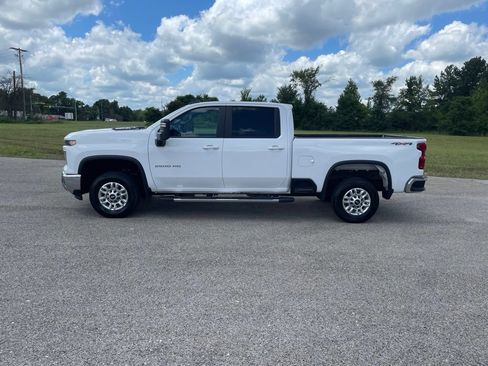 Used 2025 Chevrolet Silverado 2500 LT w/ Convenience Package AWD/4WD image 2