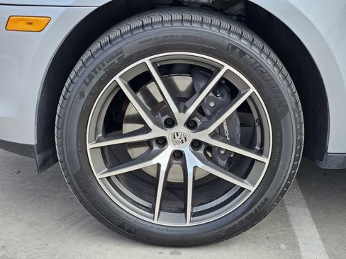 Certified 2025 Porsche Macan image 14