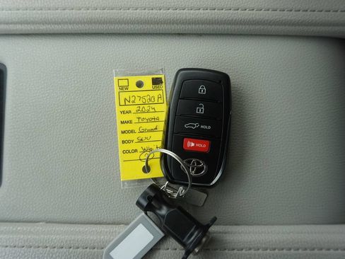 Used 2024 Toyota Grand Highlander AWD image 32