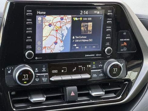 Used 2021 Toyota Highlander XLE image 19