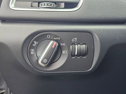 Used 2018 Audi Q3 2.0T Premium image 35