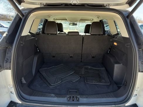 Used 2017 Ford Escape Titanium image 16