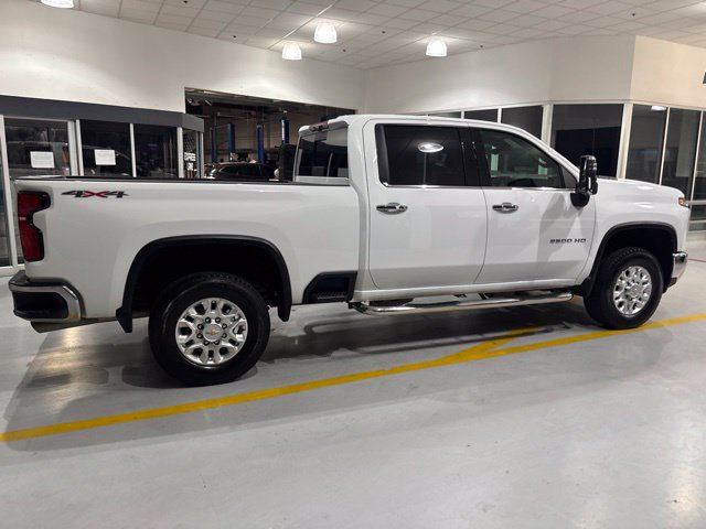 Used 2026 Chevrolet Silverado 2500 LTZ w/ LTZ Convenience Package AWD/4WD image 9