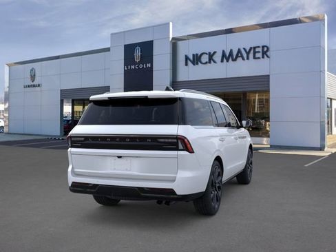 New 2026 Lincoln Navigator Reserve AWD/4WD image 9
