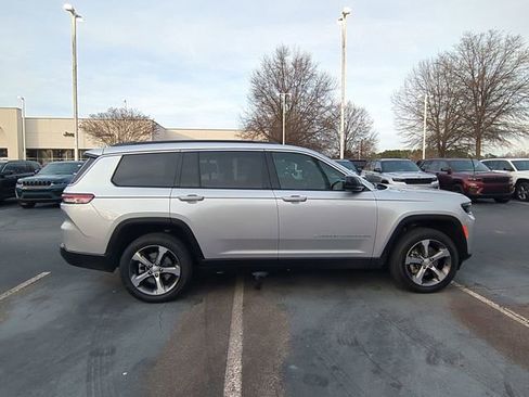 New 2026 Jeep Grand Cherokee L Limited w/ Luxury Tech Group II AWD/4WD image 6