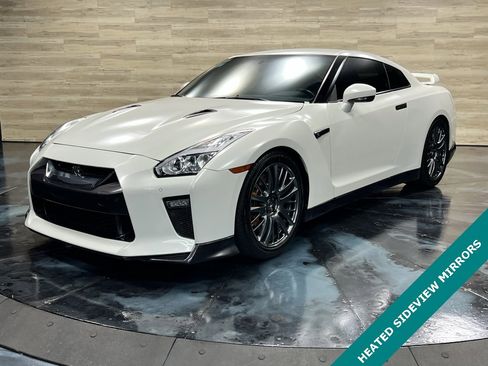Used 2017 Nissan GT-R Premium image 6