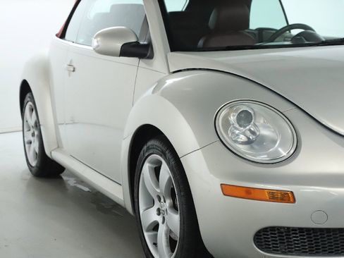 Used 2009 Volkswagen Beetle Blush image 16