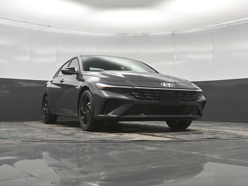 New 2026 Hyundai Elantra SEL Sport FWD image 32