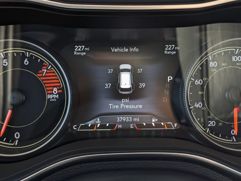 Used 2020 Jeep Cherokee Trailhawk w/ Comfort/Convenience Group image 12