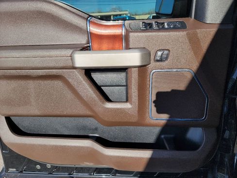 Used 2018 Ford F150 King Ranch image 11