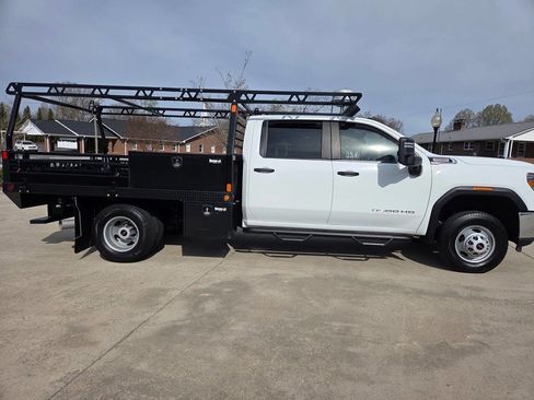 Used 2023 GMC Sierra 3500 Pro w/ Convenience Package image 5