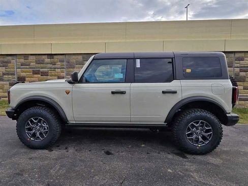New 2025 Ford Bronco Badlands AWD/4WD image 7