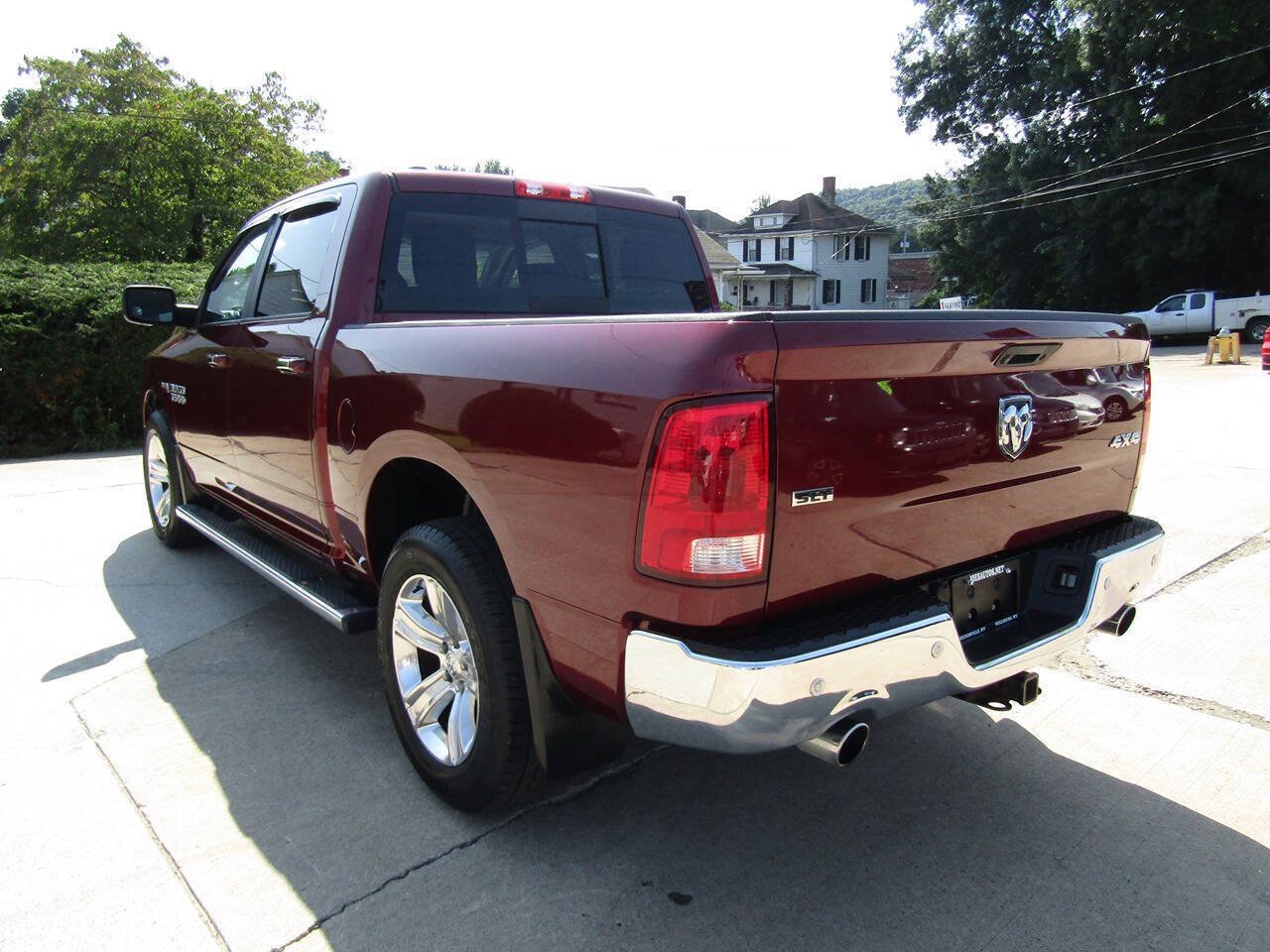 Used 2017 RAM 1500 Classic SLT w/ SLT Plus D←cor Group AWD/4WD image 7