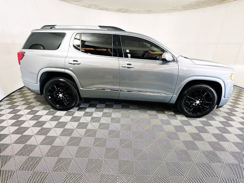 Used 2023 GMC Acadia Denali w/ Denali Technology Package FWD image 2