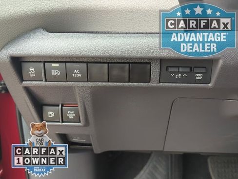 Used 2024 Toyota Sienna Limited image 14