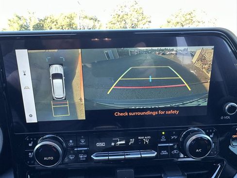 Used 2023 Toyota Highlander Limited image 14