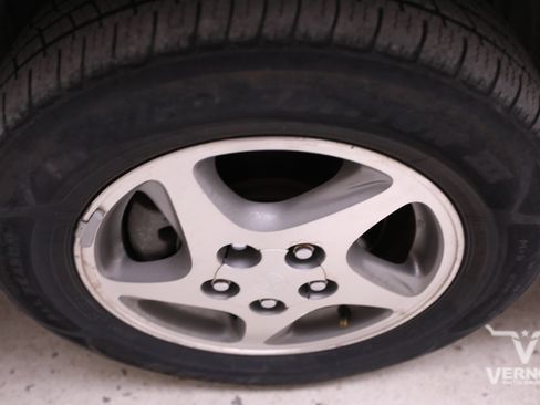 Used 1997 Toyota Avalon XL image 10