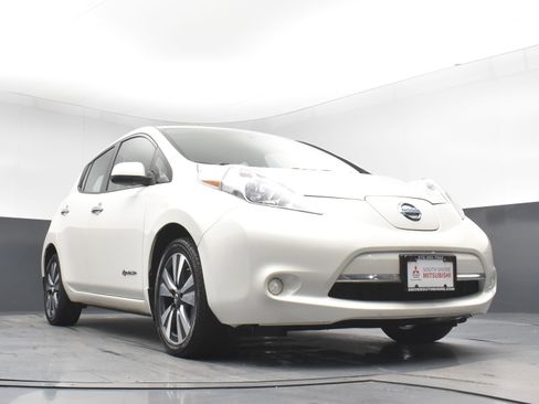 Used 2017 Nissan Leaf SV FWD image 22