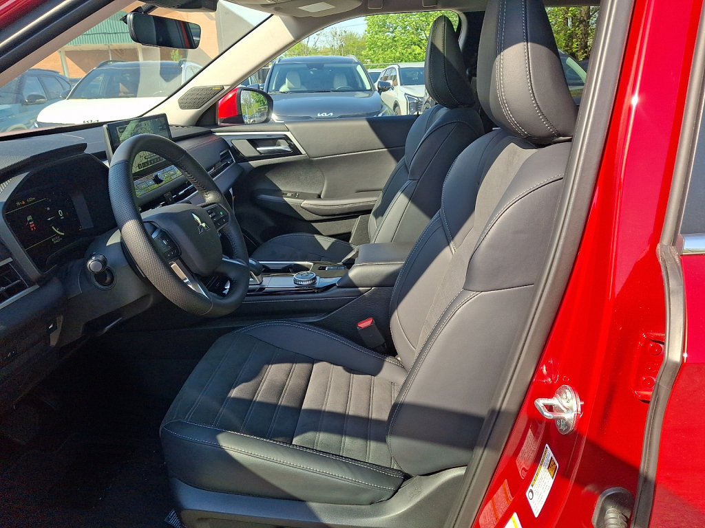 Used 2025 Mitsubishi Outlander SE AWD/4WD image 23