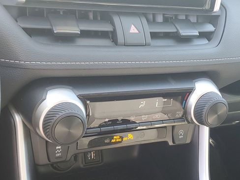 Certified 2025 Toyota RAV4 LE AWD/4WD image 28