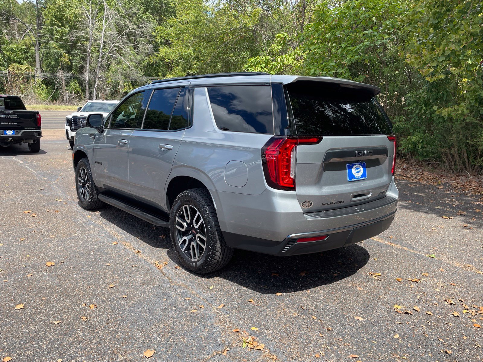Used 2024 GMC Yukon AT4 w/ Technology Package AWD/4WD image 3