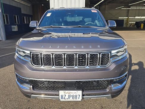 Used 2022 Jeep Wagoneer Series III w/ Premium Group I AWD/4WD image 3