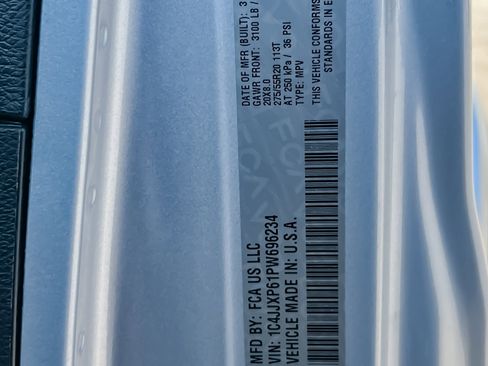 Used 2023 Jeep Wrangler Unlimited Sahara image 29