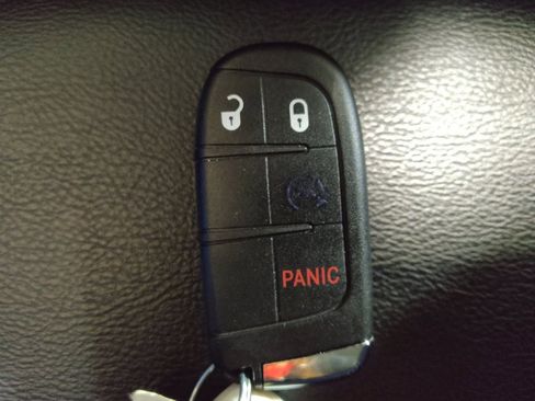 Used 2020 Jeep Compass Latitude image 32