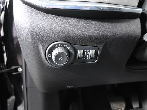 Used 2022 Jeep Compass Limited AWD/4WD image 23