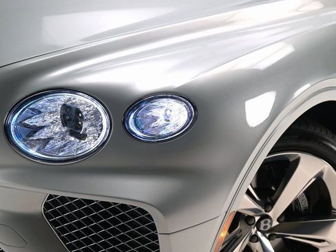 Used 2025 Bentley Bentayga Extended Wheelbase image 30