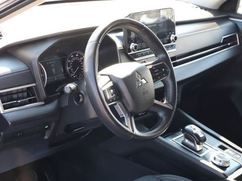 Used 2022 Mitsubishi Outlander SE image 12