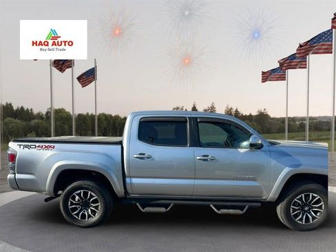 Used 2022 Toyota Tacoma TRD Sport w/ Technology Package image 5