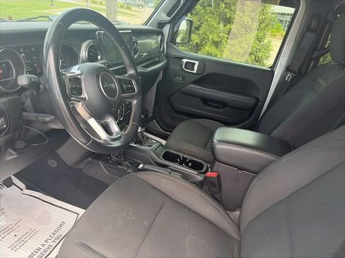 Used 2019 Jeep Wrangler Unlimited Sahara image 16