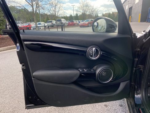 Used 2018 MINI Cooper S image 19