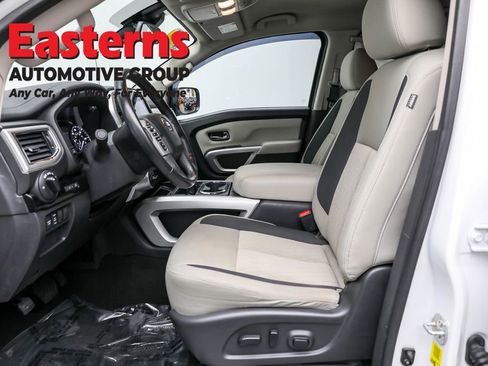 Used 2020 Nissan Titan SV w/ SV Convenience Package image 15