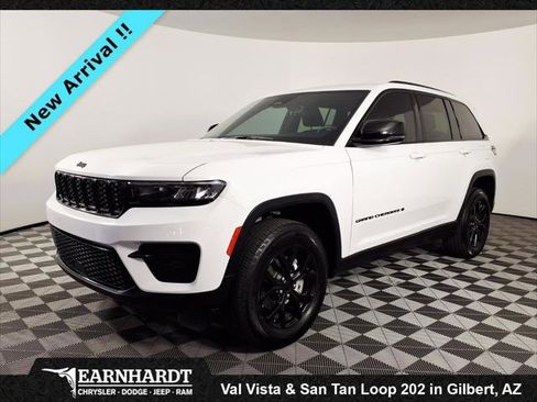 Certified 2025 Jeep Grand Cherokee Altitude image 1