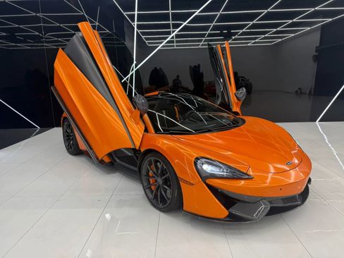 Used 2019 McLaren 570S Spider RWD image 11