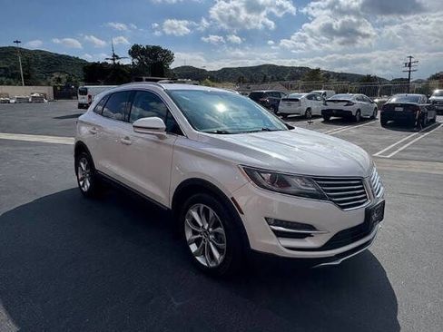 Used 2017 Lincoln MKC Select w/ Select Plus Package FWD image 5