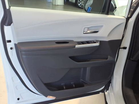 Used 2022 Toyota Sienna XSE image 10