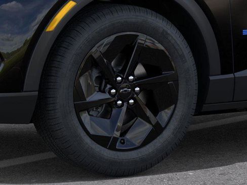 New 2026 Chevrolet Equinox EV LT image 9